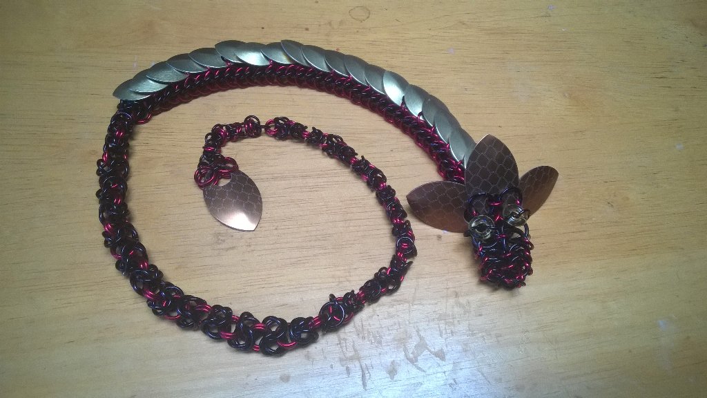 Kazulcosplay's tweet photo. I got this adorable chainmail dragon from @lactarded! Its amazing and I love it, thank you!! #craftysecretsanta https://t.co/co8AjcrERx