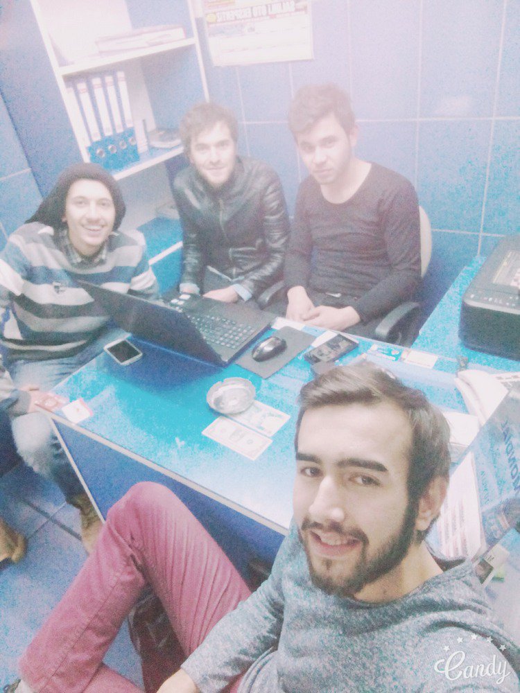 SerhatDincerr's tweet image. Kardeşlik :)