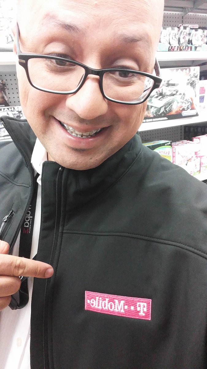 virtualizate's tweet image. Le damos la bienvenida a @tmobilepr a nuestra cobertura del CES Las Vegas @QiiBO @tecnotruco @GloryRacing  #cespr