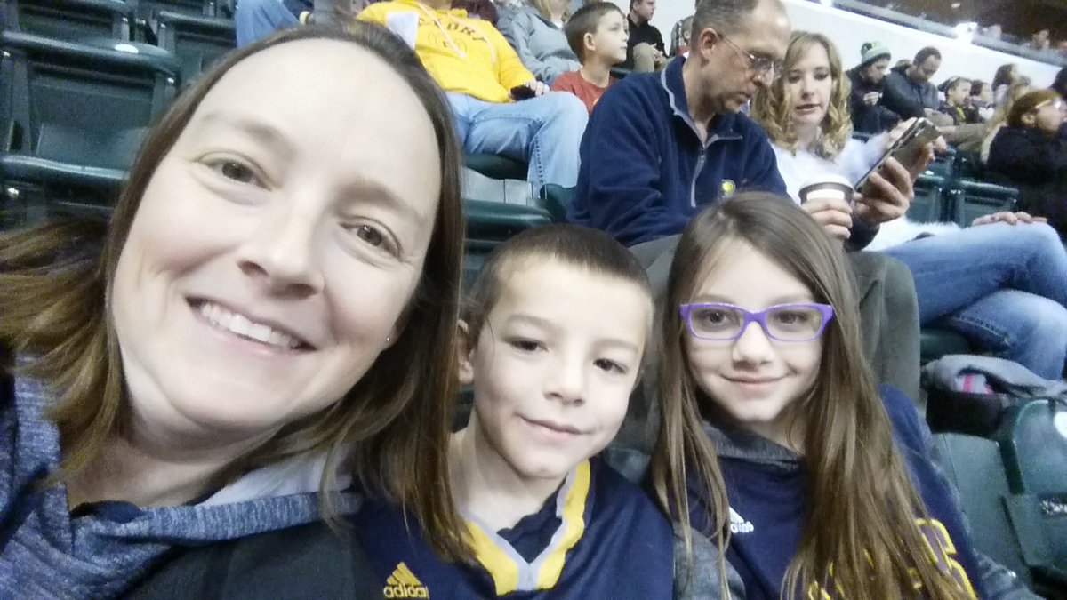 Rhayneslowell's tweet photo. @Pacers Happy New Year!! Go Pacers!! #pacersgamenight https://t.co/HtgFIRafpf