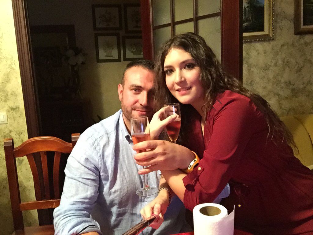 javivilches14's tweet photo. Feliz año!!! Un año k seguro k te trae lo mejor Y k tanto te mereces! Por otro año mas junto con mi cuñi😘😘 https://t.co/tAH1XHSJkQ