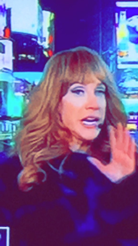 seanf444's tweet photo. #CNNNYE Took this great pic of @kathygriffin https://t.co/kZcAXdYQLM