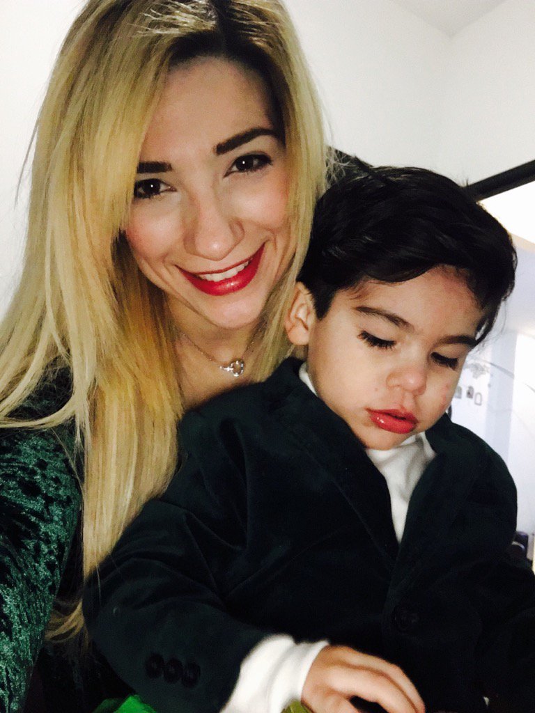 JazminconJ's tweet image. Listos para recibir este año nuevo #2016 felicidad y amor en esta foto...