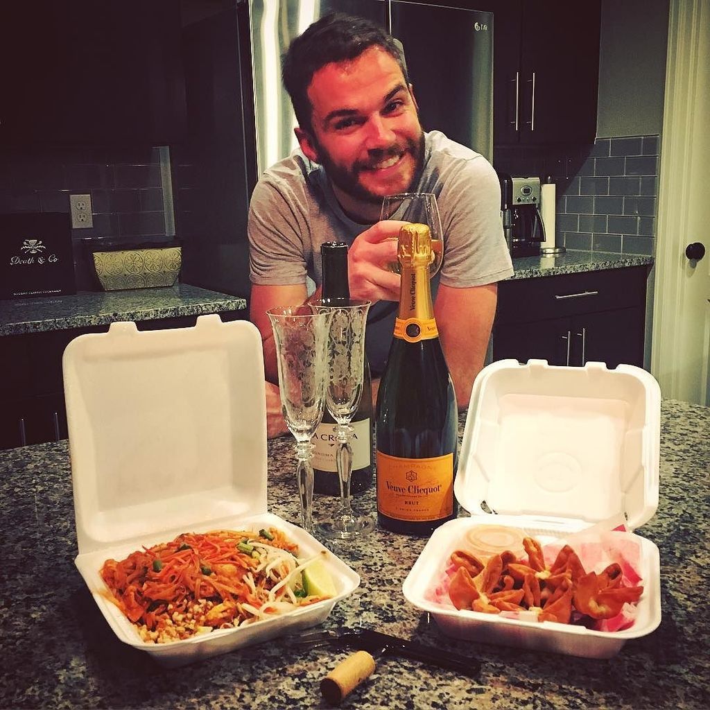 theWXwoman's tweet photo. My best NYE yet. 🍾🎉🌃🍱 #poppinbottles #takemetothailand #oldilocks https://t.co/7m2e4qo4xC https://t.co/vt7uxNfygj
