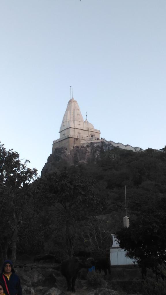 3d87f05904484bc's tweet image. Jai shikharji wale paras deva ki newyear 2016 ki sabhi ko shubhkamnaee....