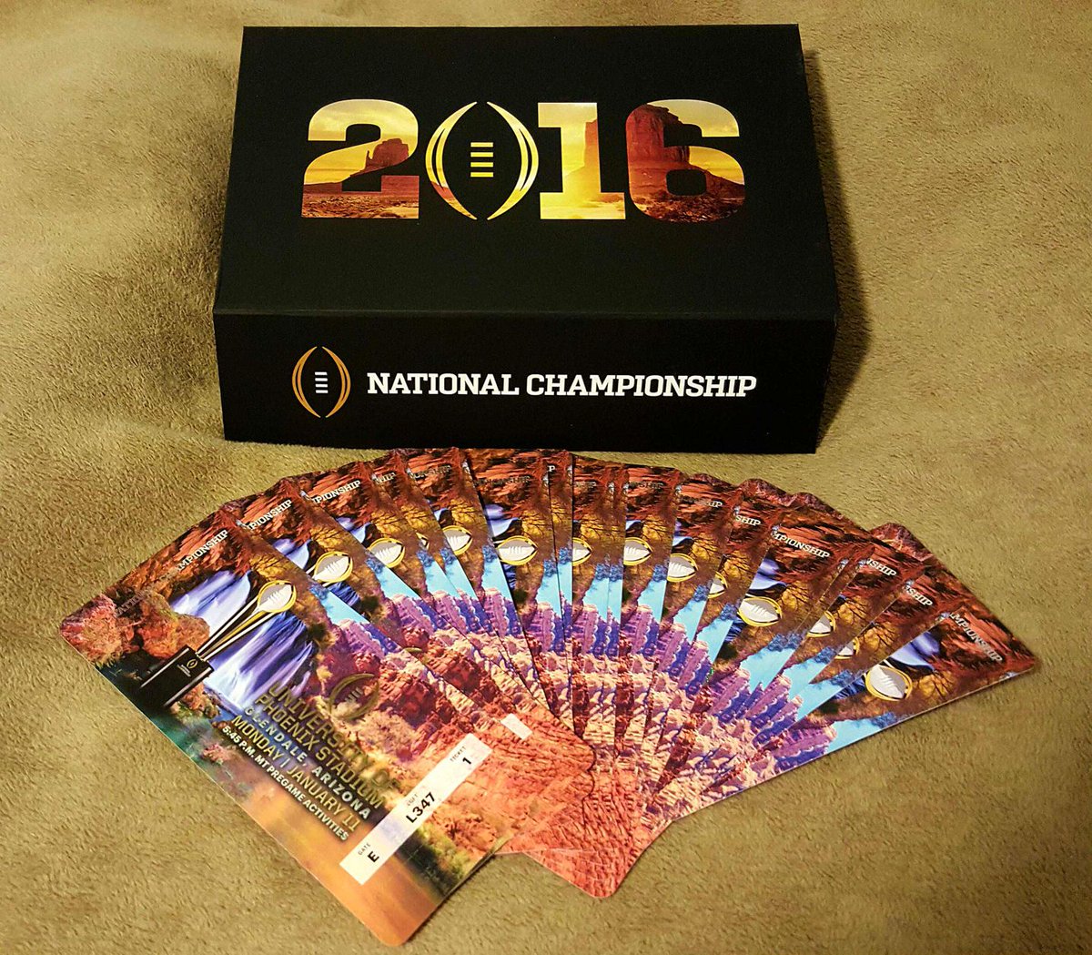 CrushRett's tweet photo. @Luv2Travel247 Want a shot at 4 private suite tix to the champ game while helping a cause? https://t.co/Q07z3dfo8p https://t.co/JdVp8HWawJ