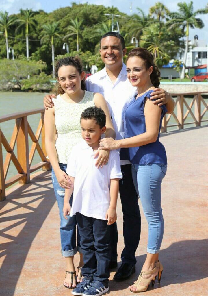 AlexAndRagMusic's tweet photo. Feliz año @raymundoking #FelizañoRaymundoKing https://t.co/cx9V2csHnf