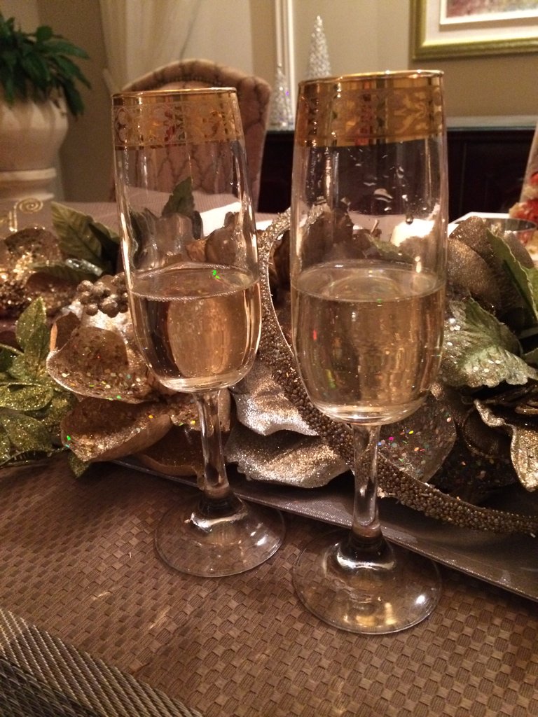 UltimateKomfort's tweet photo. Wishing everyone a very healthy happy New Year! https://t.co/f8DV4rLbYj