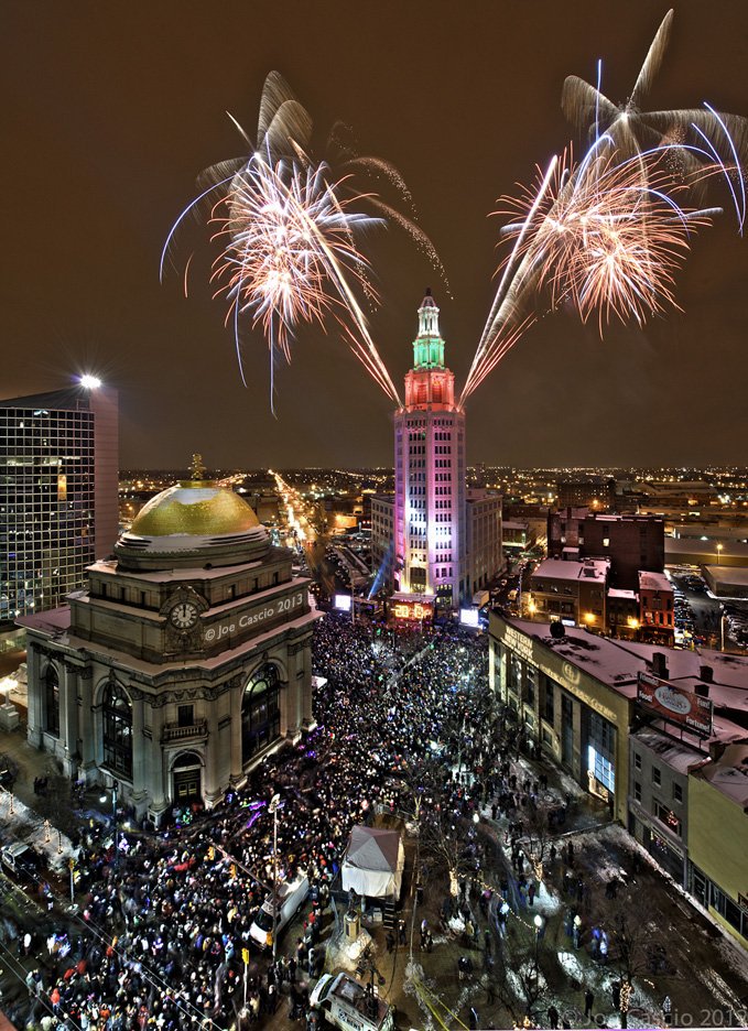 shipdadip's tweet photo. Did you know the 2nd largest #NewYearsEve ball drop party in the USA is in #Buffalo? https://t.co/TS4p5xSHYx
