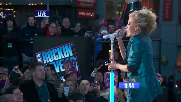 Mishellesand's tweet photo. RT NYRE: .carrieunderwood, WE ARE NOT WORTHY! That performance was ๐. #RockinEve #2016WithCarrie https://t.co/KS5DJ3nS1C TwitterMusic#music