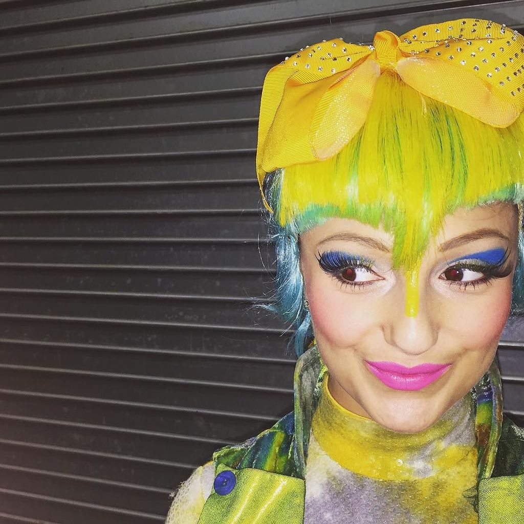 theRossPetty's tweet photo. Get in line for a midnite kiss from this exotic bird of paradise @judykovacs #pettypan20 https://t.co/gavuPIgT4h https://t.co/5d4aj6xlNg
