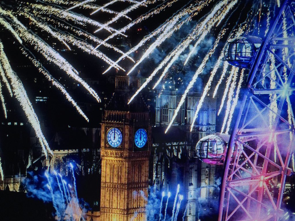 Gary_Lucy's tweet photo. London baby !!! Happy 2016 💥💥💥💥 https://t.co/KnceQplB2T