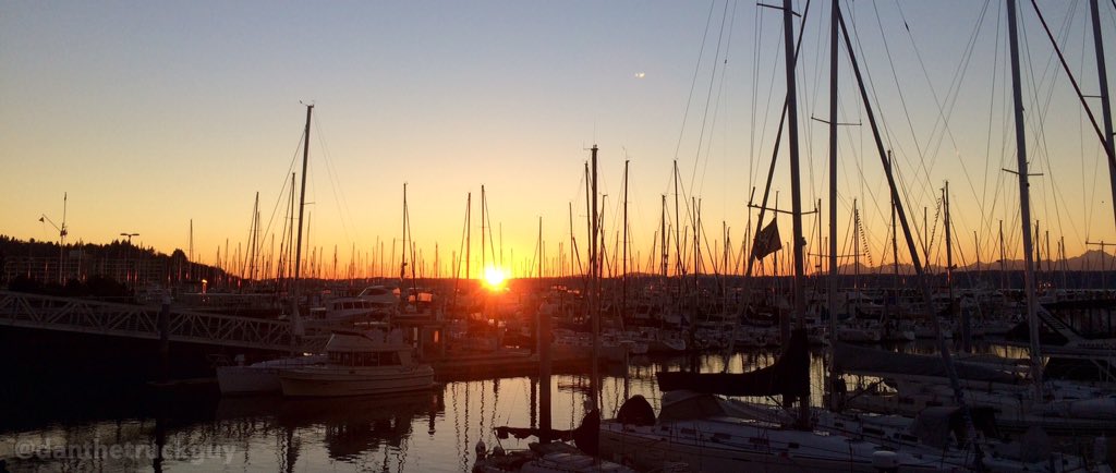 heykim's tweet photo. RT @danthetruckguy: And that's a wrap. Final #sunset2015. From Shilshole Marina. #LiveOnKOMO. https://t.co/0QCU9jRp6c
