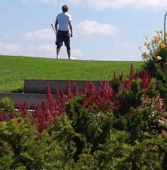 imagine_nialler's tweet photo. #Imagine looking to your right, seeing this.
'Who's that?', you ask.
'That's Niall Horan.'
'Niall...wow' https://t.co/mbB51SaL4S
