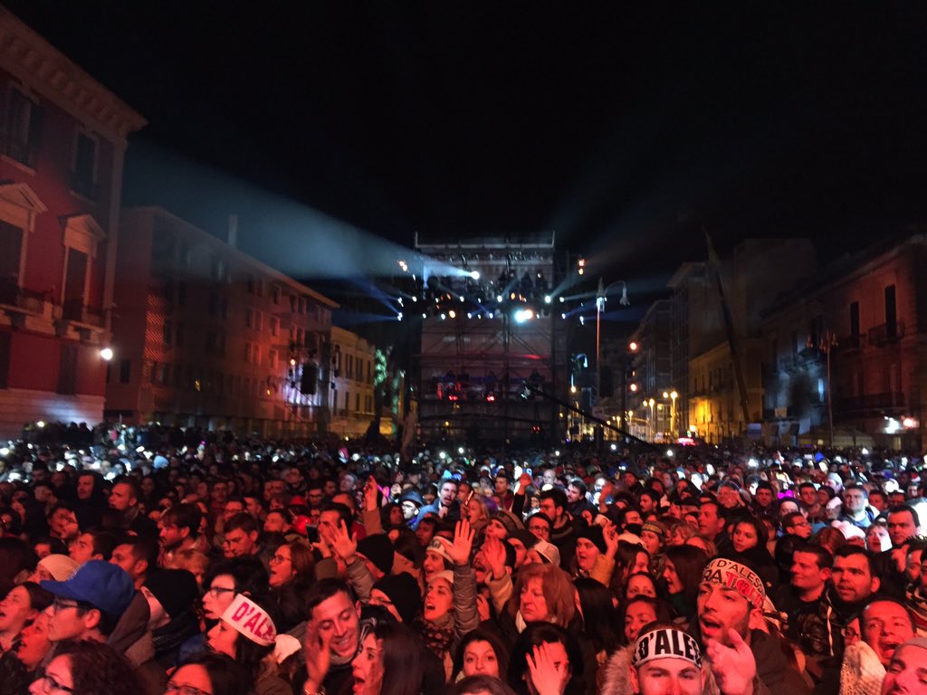_GigiDAlessio_'s tweet photo. Che serata incredibile!!!! Grazie a tutti!!! Vi voglio un mondo di bene!!!! #GigiAndFriends https://t.co/3p0iTxwqJq