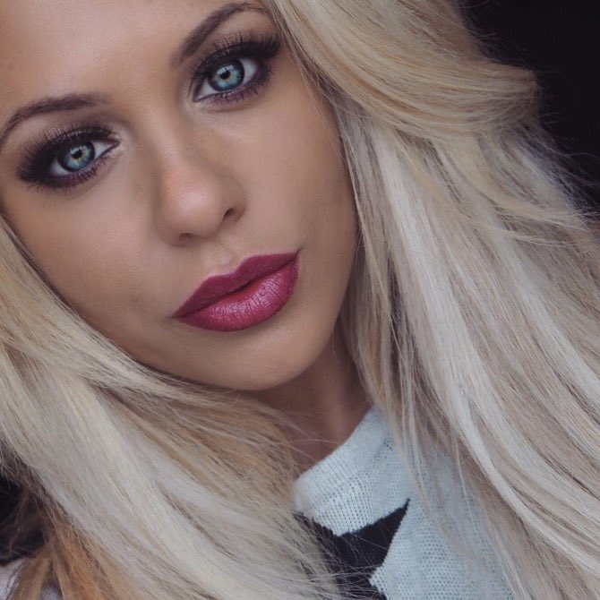 BiancaGascoigne's tweet photo. Excited it to see what the New Year brings 😁🙌🏼 https://t.co/8ZhrzsES73