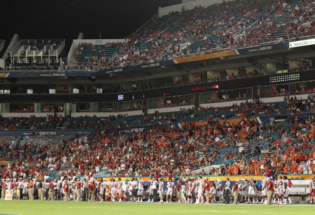 accfootballnews's tweet photo. RT @SeftonIpock: #Oklahoma sections starting to thin out. #Clemson #OKvsCLEM #OrangeBowl https://t.co/sppo91eHuA