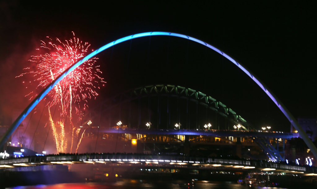ChronicleLive's tweet photo. Newcastle and Gateshead quaysides looking world-class all lit up! Fab pics by @iainbuist1971. #HappyNewYear everyone https://t.co/PFWUOxBRUd