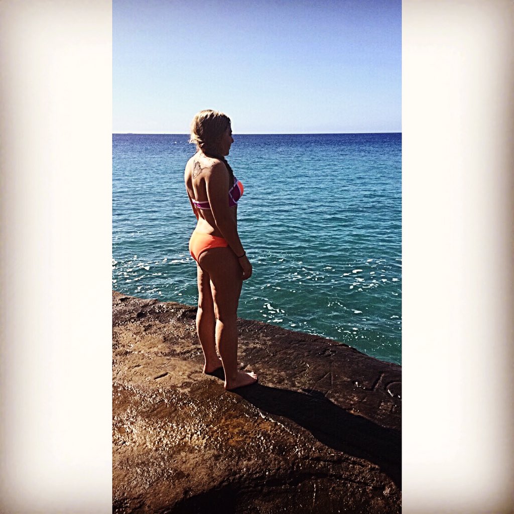 bapplegate3's tweet image. Living the HI life🌺🌊⛱