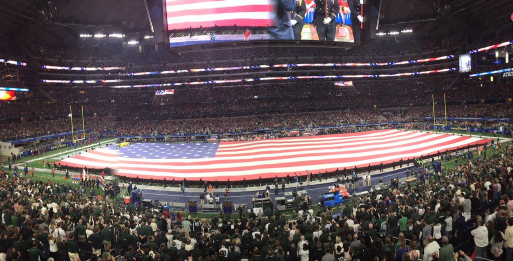 ArlingtonPD's tweet image. Over 200 officers, family &amp;amp; friends unfurled American Flag @CottonBowlGame. Thank you for honoring first responders
