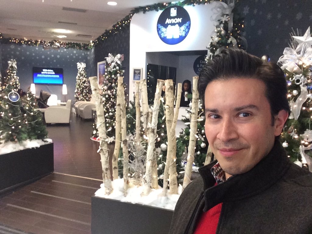 visualartistlui's tweet photo. Thank you to @RBC_Canada for the Avion Holiday Boutique @yorkdale_mall #avionvip #selfie https://t.co/9Ya5SG86Cv