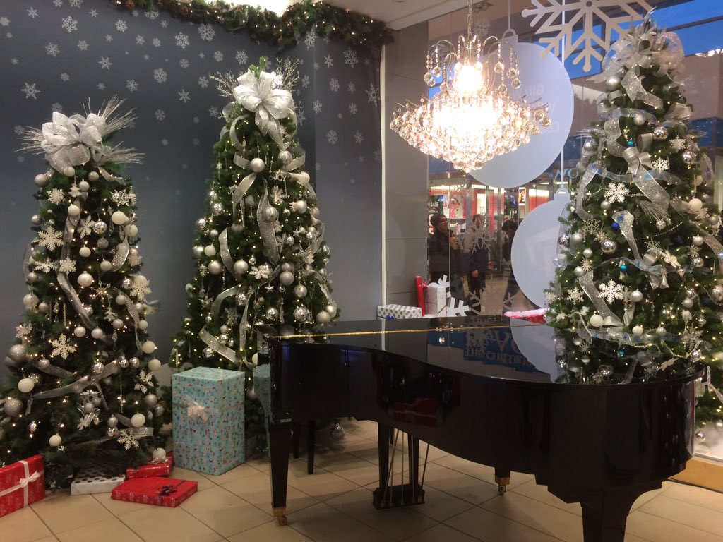 visualartistlui's tweet photo. Thank you to @RBC_Canada for the Avion Holiday Boutique @yorkdale_mall #avionvip #selfie https://t.co/9Ya5SG86Cv