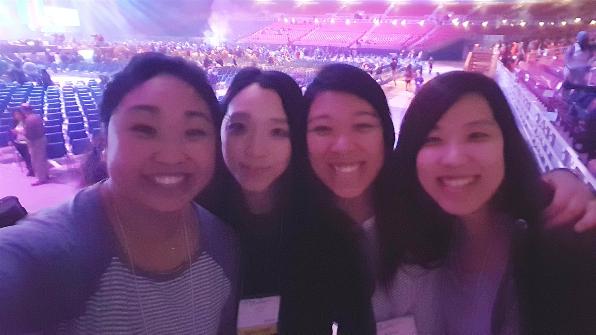 rachelhkimm's tweet photo. #NUAAIV Stadium Servants (minus Helen... sorry!) π #Urbana15 #urbanasingles #happyalmostnewyear ππ https://t.co/8XNl3M9F9E