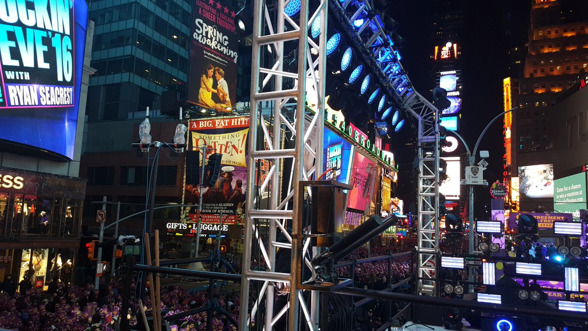TimesSquareNYC tweet picture