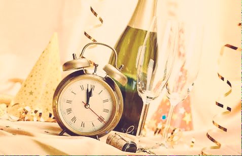 #Winelovers les deseamos un #Feliz2016 a cada uno de ustedes. Muchos éxitos y salud. Feliz año nuevo.