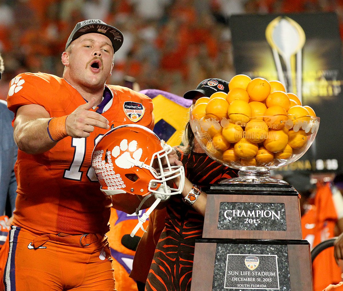 SeftonIpock's tweet photo. #Clemson LB @benboulware7 telling the world. More @orangeandwhite photos coming ASAP. #OrangeBowl #OKvsCLEM https://t.co/cxYuyaVr96