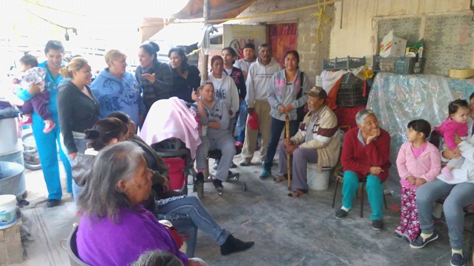judith_marm's tweet photo. Mis coordinadoras siempre alegres Cristina y Paula Ocón, Gracias por recibirnos en su casa deseándoles un Feliz 2016 https://t.co/fq05EmA53Z