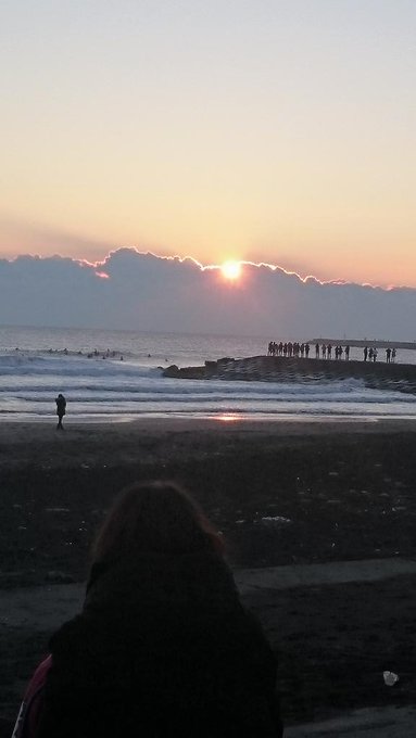 すてきな初日の出が見られました！今年もよろしくおねがいします！(*&acute;&omega;｀*) かえってきて、おうちのことして、とりあえず、ねるぅー(*&acute;&forall;｀) https://t.co/GJKTaBroFE<a href="/tag/%E5%8A%A0%E7%80%AC%E3%81%82%E3%82%86%E3%82%80"class="tags"><span>#加瀬あゆむ</span></a>