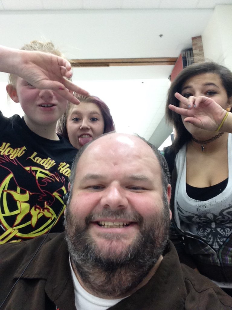 TeachersApple's tweet photo. @HoytMS I miss my friends so much! I can't wait to see you all! I hope you have a great New Year's!  See you soon! https://t.co/nwxjUyrDUt