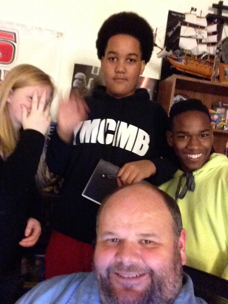 TeachersApple's tweet photo. @HoytMS I miss my friends so much! I can't wait to see you all! I hope you have a great New Year's!  See you soon! https://t.co/nwxjUyrDUt