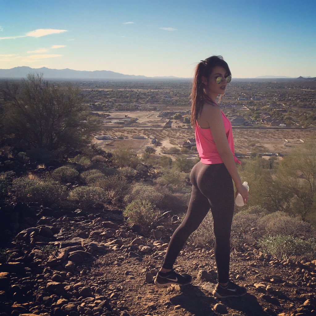 sssniperwolf's tweet image. Hiking has been paying off 😁