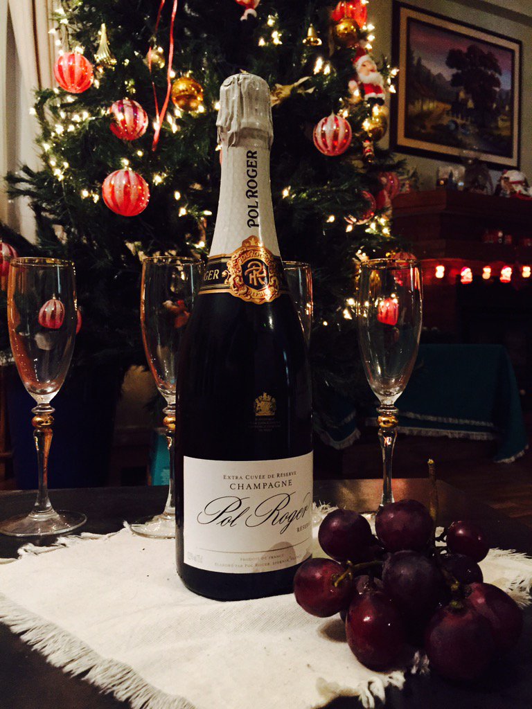 vladgalvan's tweet photo. Listo para celebrar un año magnifico y recibir a uno nuevo lleno de desafios. #champagne #BonneAnnee #FelizAnoNuevo https://t.co/vZDCUPimLC