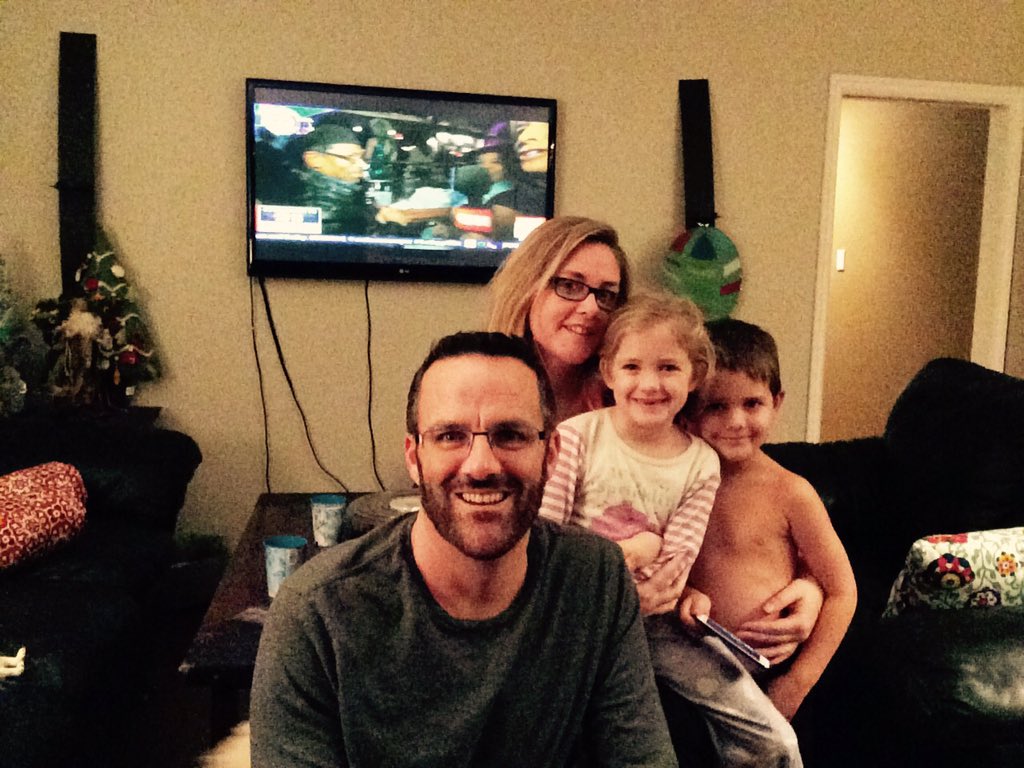 graytoday's tweet image. Watching CNN with family on New Year's Eve#cnnnyc