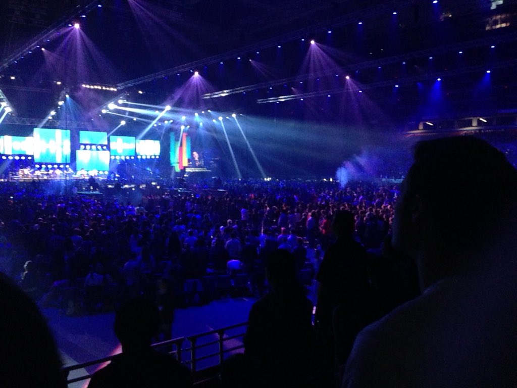 RyanRowlette's tweet image. Ringing in the new year with 16000 students asking God to reveal their place in His story.