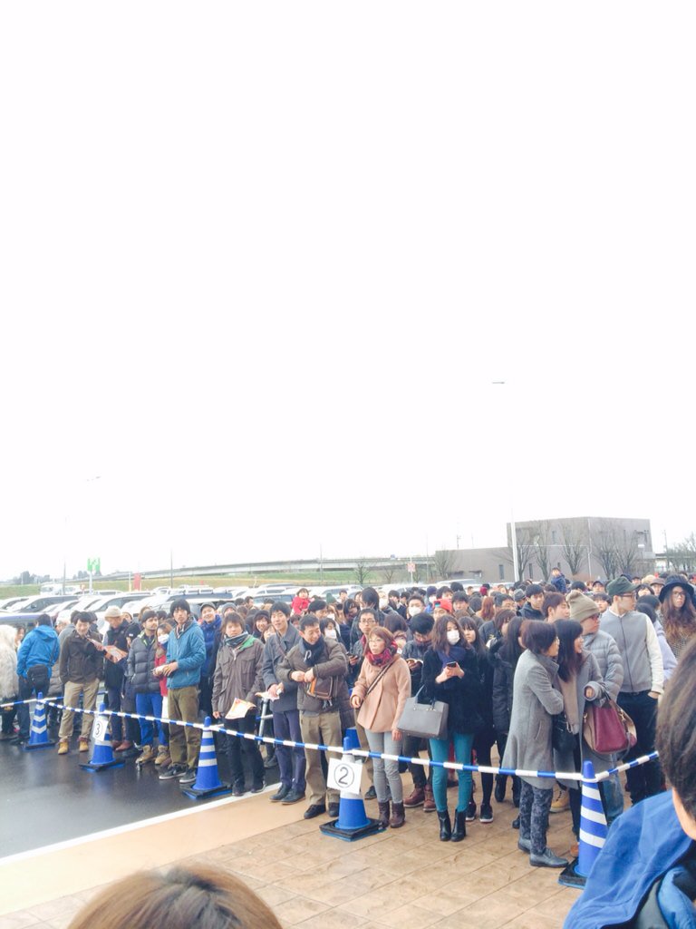 R Mizushima 三井アウトレットパーク小矢部の初売りはこのようになっております 最前列 福袋 アウトレット はじめての初売り T Co Uy6ndws4ar