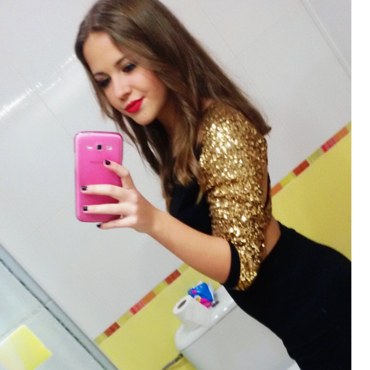 tamara_parejo's tweet photo. #nochevieja #vaamonos #Feliz2016 https://t.co/sb0Rksw3FA