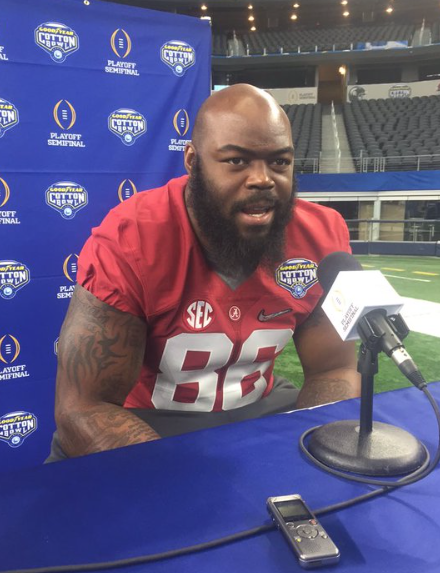 darrenrovell's tweet photo. Blocking for Derrick Henry on that TD was A'Shawn Robinson, who is 20. Family says this is his 2 month old pic https://t.co/RnGoO0iQoI