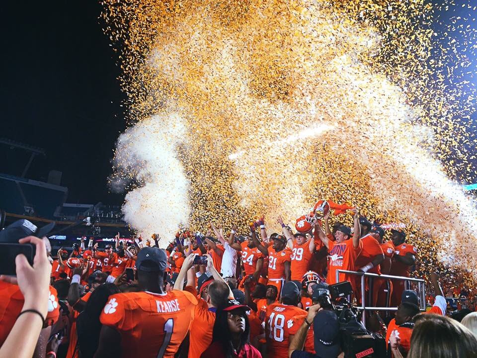 VictoriaRColey's tweet photo. National Championship Bound โข #clemson #ClemsonvsOU #nationalchampionship https://t.co/uIwczh0cUE
