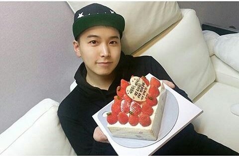 Happy birthday Lee Sungmin hyong! Wish you all the best and God bless you!  