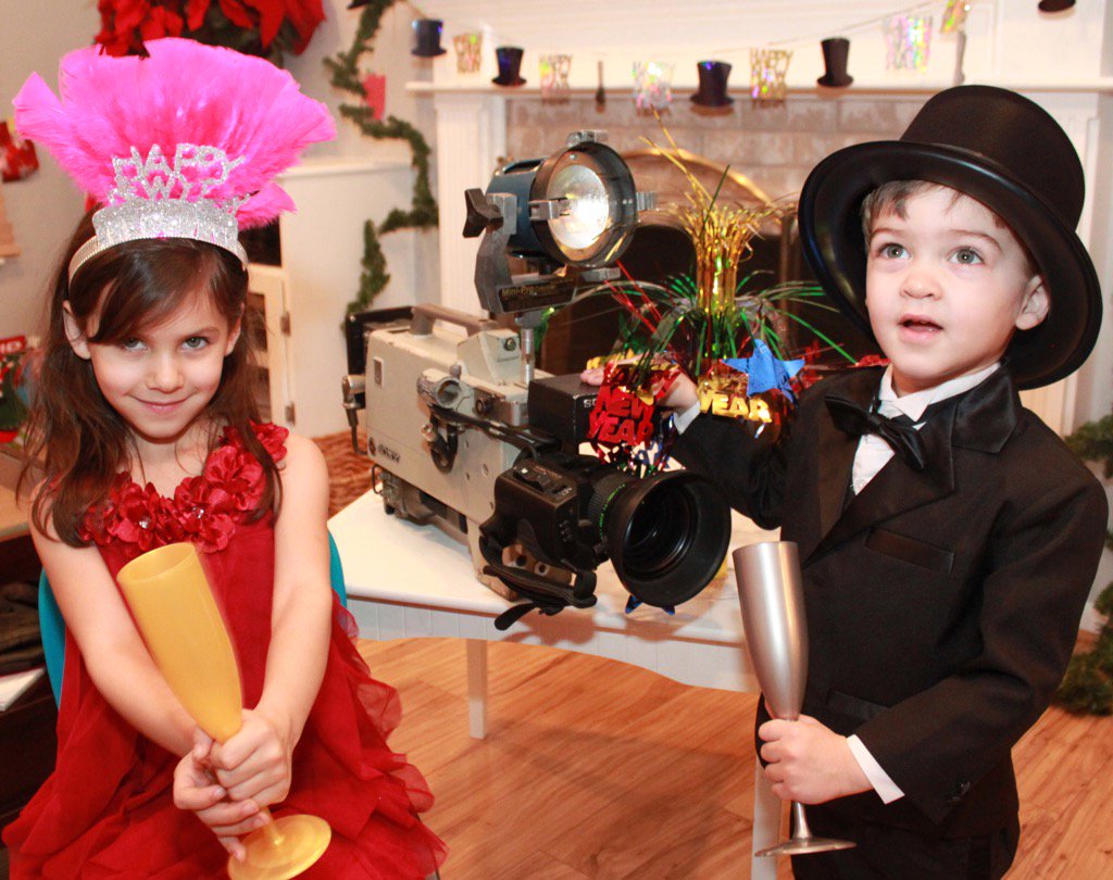 DavidRustCNN's tweet photo. Starting the new year with the grandkids! #CNNNYE https://t.co/aT2WDHkbCh