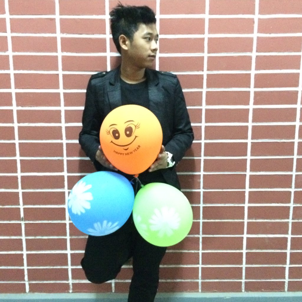 ooKaunggyi's tweet photo. The first 4to of 2016 https://t.co/Eg7nY7mDcI