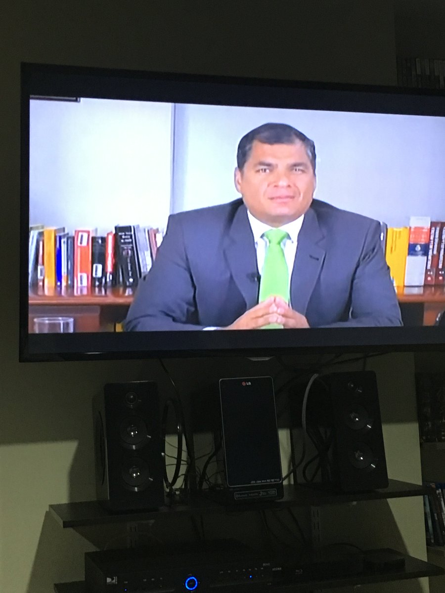 PolloDeCabeza's tweet photo. Este imbécil ni el 31 a las diez de la noche para de joder. https://t.co/KlAcZc11pt