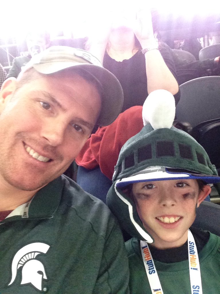 benhillman's tweet photo. #gogreengowhite #CottonBowl https://t.co/mvfjyFdWtO