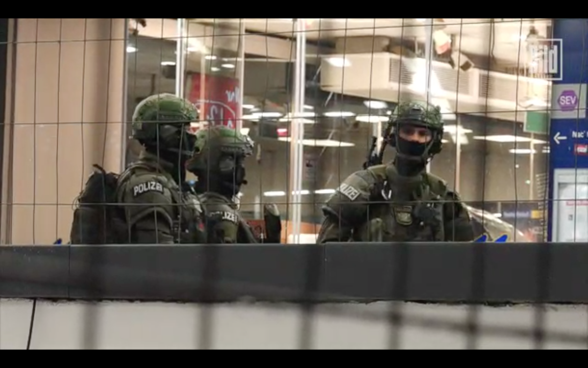 تأهب أمني في ميونيخ بعد تحذير من "هجوم لتنظيم الدولة الإسلامية" CXmlD1YWEAA_9L0