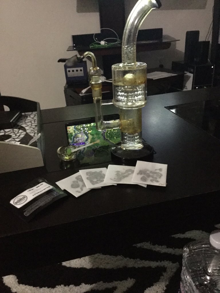 DaisyDabs's tweet photo. Before and after cleaning my dirty gerrrrrls🍯💙💎 @Pornhub #phswag https://t.co/1C2HB3MuUt