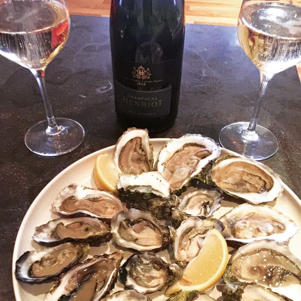 Course one: oysters and @henriotchampagne...duh. #nye #oysters #henriot